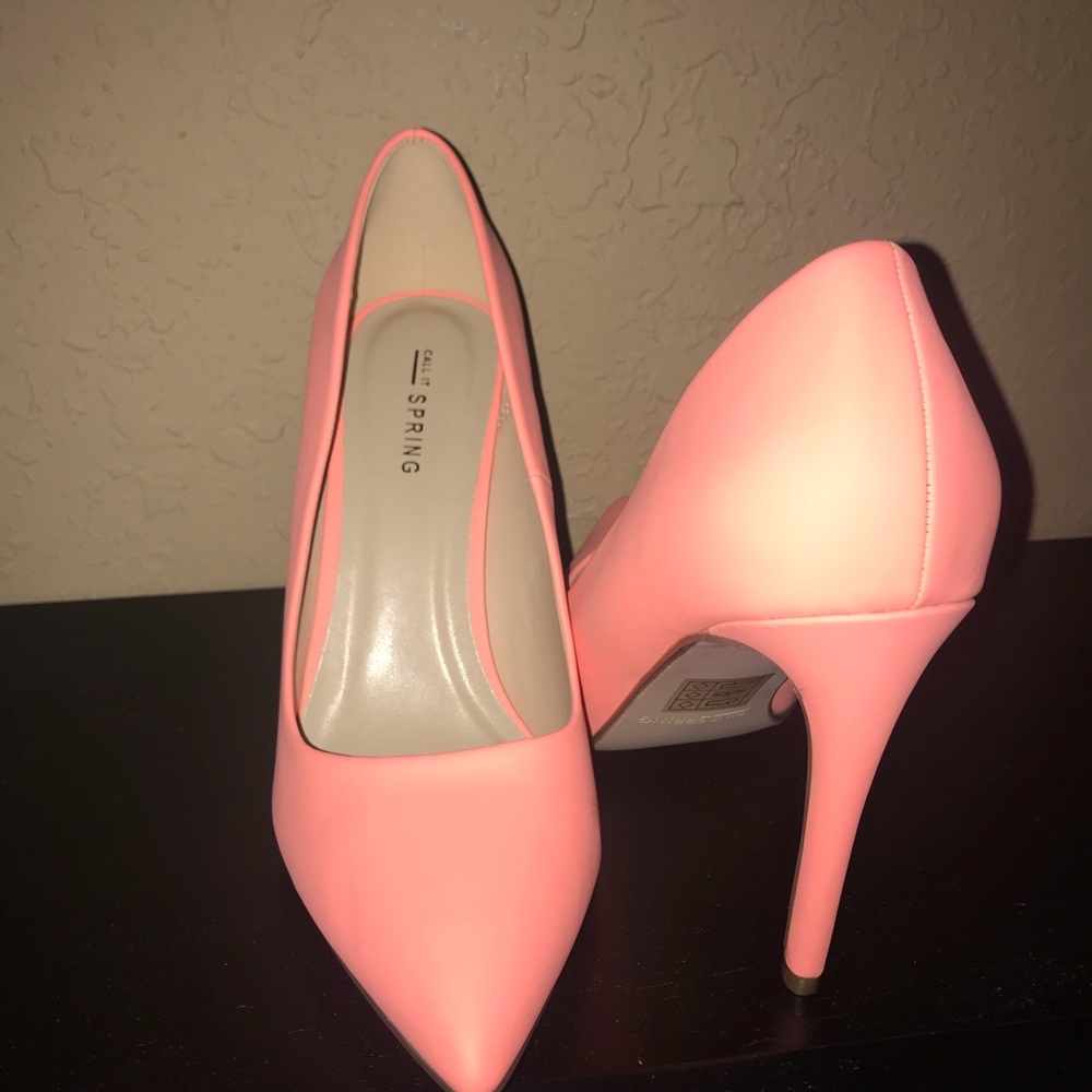 NWOT Coral pumps